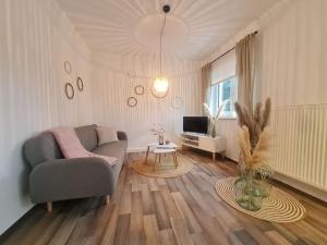 a living room with a couch and a table at Ferienwohnung Sonneberg in Sonneberg