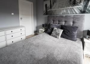 Fotografia z galérie ubytovania Kierbedzia 6 - Bezpłatny podziemny parking - free parking - Piękny ogródek z tarasem - 2km Łazienki Królewskie - WiFi - Smart TV 50 cali - Good Apartments vo Varšave