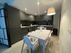 Kuchyňa alebo kuchynka v ubytovaní Apartament Antic Plankton - Sa Riera Begur - Free Parking, Beach, Wifi, Perfect holidays