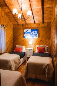 Ein Bett oder Betten in einem Zimmer der Unterkunft Paraiso Patagónico Bungalows and Apart Hotel