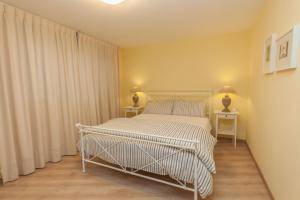 Postel nebo postele na pokoji v ubytování Casa Fara - Plesio by LoveComo