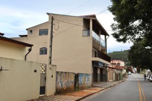 a building on the side of a street at Casa Fiorelli in Cunha