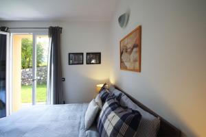 Postel nebo postele na pokoji v ubytování Via Volta Lenno by LoveComo + 24 fotografií
