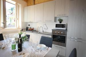 Kuchyň nebo kuchyňský kout v ubytování Casa Luisella - Sala Comacina by LoveComo