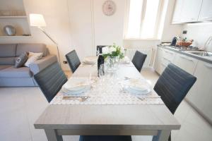 Kuchyň nebo kuchyňský kout v ubytování Casa Luisella - Sala Comacina by LoveComo