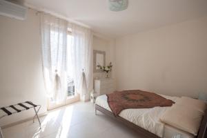Postel nebo postele na pokoji v ubytování Casa Luisella - Sala Comacina by LoveComo