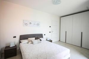 Postel nebo postele na pokoji v ubytování Casa Luisella - Sala Comacina by LoveComo