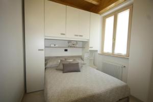 Postel nebo postele na pokoji v ubytování Casa Luisella - Sala Comacina by LoveComo