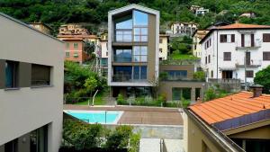 an apartment building with a swimming pool in a city at Vista Panorama Jewel - Acquaseria, San Siro by LoveComo in San Siro