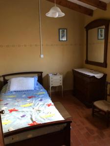 A bed or beds in a room at Casa Las Violetas