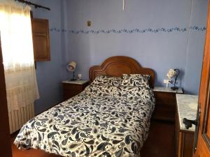 A bed or beds in a room at Casa Las Violetas