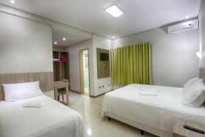 Letto o letti in una camera di Hotel Iguassu Inn
