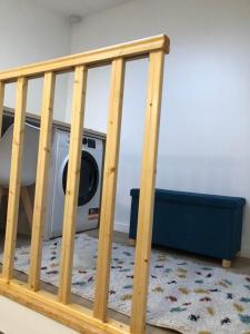 a washer and dryer in a room with a wooden door at Duplex neuf, 15mn de Paris, parking, climatisation in Bourg-la-Reine +8 photos