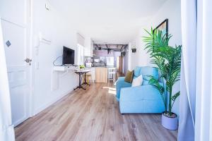 A kitchen or kitchenette at CARTAGENAFLATS, Apartamentos San Francisco