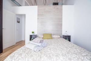 A bed or beds in a room at CARTAGENAFLATS, Apartamentos San Francisco