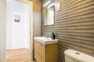 A bathroom at CARTAGENAFLATS, Apartamentos San Francisco