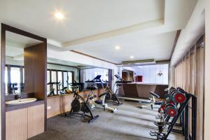 Fitness centrum a/nebo fitness zařízení v ubytování Golden City Rayong Hotel
