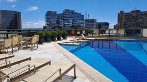 a swimming pool on the roof of a building at Haus Flat particular em Brasilia in Brasilia