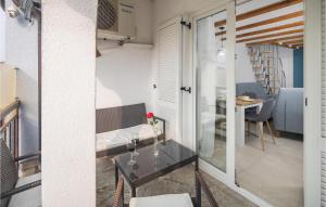 a small apartment with a table and a dining room at Stunning Apartment In Vabriga With Wifi in Vabriga