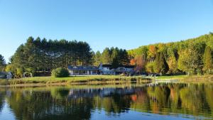 Photo de la galerie de l'établissement Barry's Bay Golf Resort, à Barrys Bay