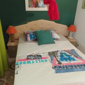 Кровать или кровати в номере KAZA CHARLY STUDIO