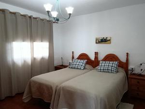a bedroom with two beds and a window at Casa La Majada in Los Llanos de Aridane