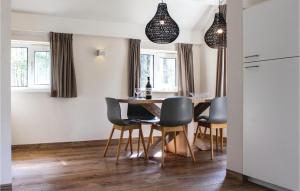 a kitchen and dining room with a table and chairs at Beltenhoes in Ommen