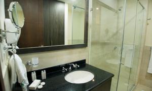 Hotel HR AMADA Cúcuta的一间浴室