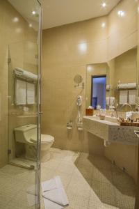 Bathroom sa La Casona de la Ronda Hotel Boutique & Luxury Apartments