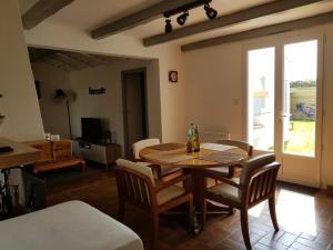 Posedenie v ubytovaní La Villa du Tesselier + 3 fotografie