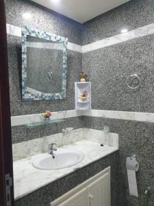 a bathroom with a sink and a mirror at Appartement Slim centre sousse in Sousse +12 photos