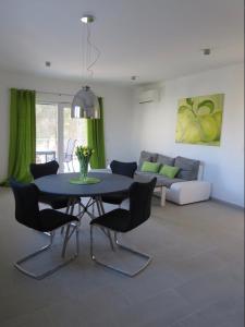 Χώρος καθιστικού στο Villa Luce del Sole Apartment +32 φωτογραφίες