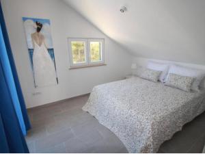 a white bedroom with a bed and a window at Villa Luce del Sole Apartment in Mirce