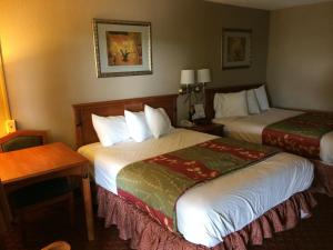 Postel nebo postele na pokoji v ubytování Americas Best Value Inn Crosstimbers