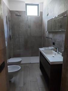 a bathroom with a toilet and a sink and a shower at B&B&Beer in Cassano delle Murge