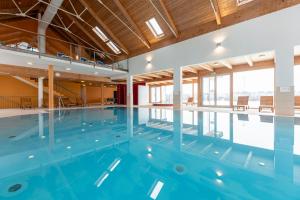 Bazén v ubytovaní FerienPark Kreischberg by ALPS RESORTS alebo v jeho blízkosti