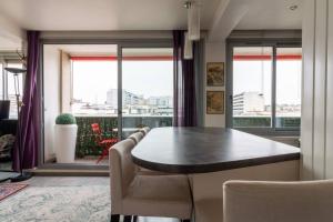 Część wypoczynkowa w obiekcie Le Suffren-Eiffel Appartement