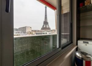 Zdjęcie z galerii obiektu Le Suffren-Eiffel Appartement w Paryżu