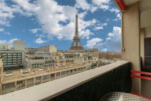 Balkón alebo terasa v ubytovaní Le Suffren-Eiffel Appartement