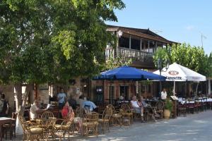 Restaurace v ubytování Enjoy Romance and Sunsets at Villa Dionysos