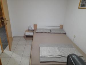 Posteľ alebo postele v izbe v ubytovaní Apartman Harfa 3
