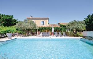 Bazén v ubytování Lovely Home In Cavaillon With Outdoor Swimming Pool nebo v jeho okolí
