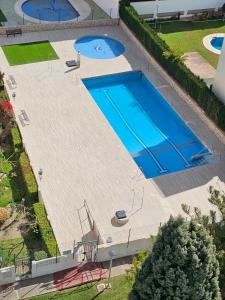 an overhead view of a large swimming pool at Mavi Torre del Mar in Torre del Mar
