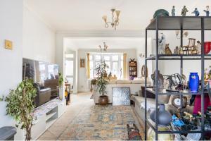Μια τηλεόραση ή/και κέντρο ψυχαγωγίας στο Lovely house (Ealing, London)