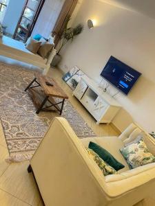 Φωτογραφία από το άλμπουμ του Cozy 2-bedroom beachfront villa-Lamera στη Μομπάσα