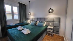 A bed or beds in a room at Malibu Apartments