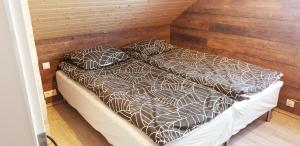 Postel nebo postele na pokoji v ubytování Akureyri Loghouse