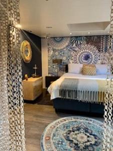 a bedroom with a bed and a rug at Het Atelier, sfeervolle B&B compleet appartement in hartje Staphorst in Staphorst