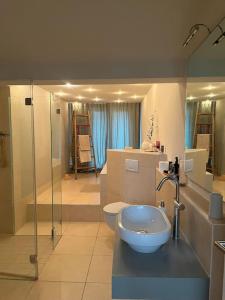 Fotografie z fotogalerie ubytování Sonnige Loft mit Terrasse, Ladestation für Elektrofahrzeuge v destinaci Schindellegi + 44 fotografií