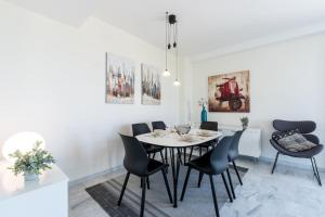 Posezení v ubytování 89-Penthouse Apartment with Stunning Views, Fuengirola